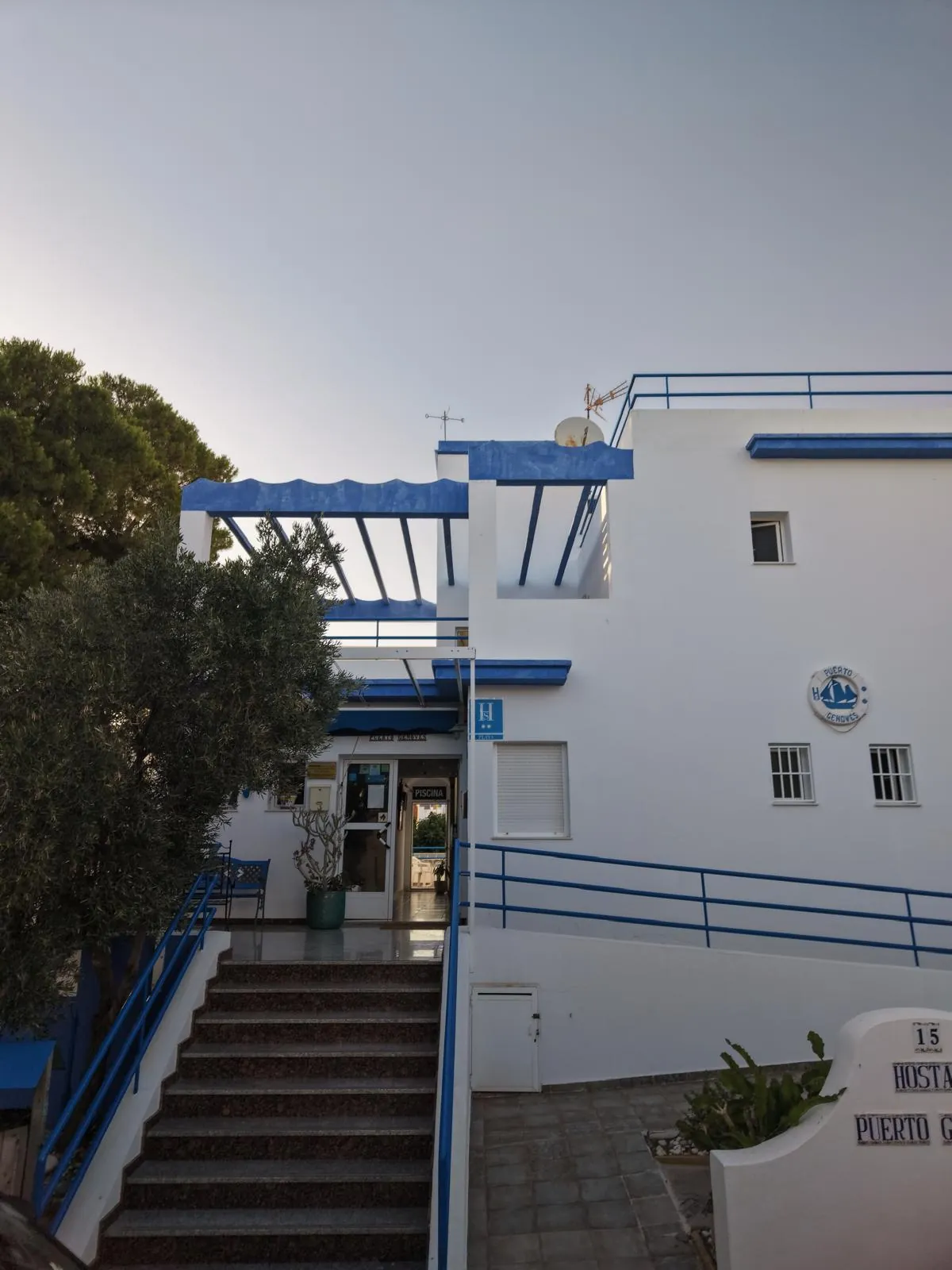 Façade de l'Hostal Puerto Genovés